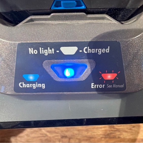 Hoover Charger BH03200 & 20V Lithium Life Battery BH03120 TESTED & WORKING - Picture 4 of 6